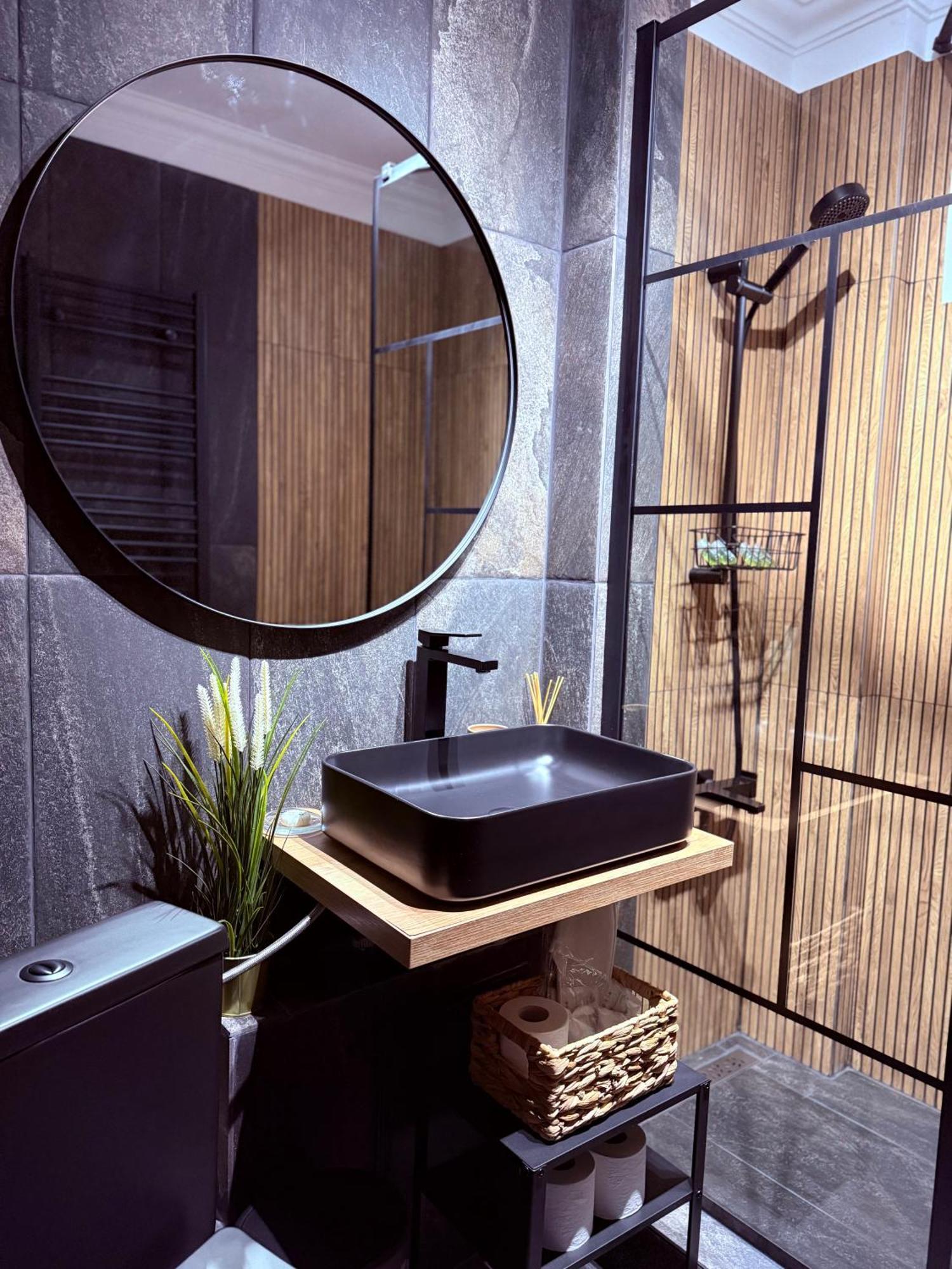 Aman 20 Apartment ไกรโอวา ภายนอก รูปภาพ